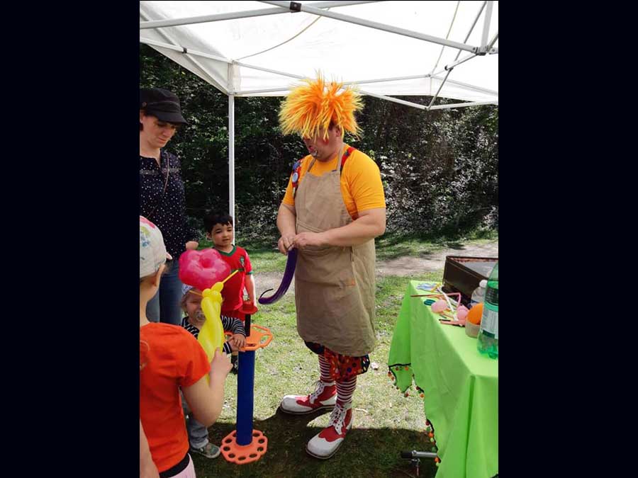Animation structures en ballon enfants clown Artiste en coulisse