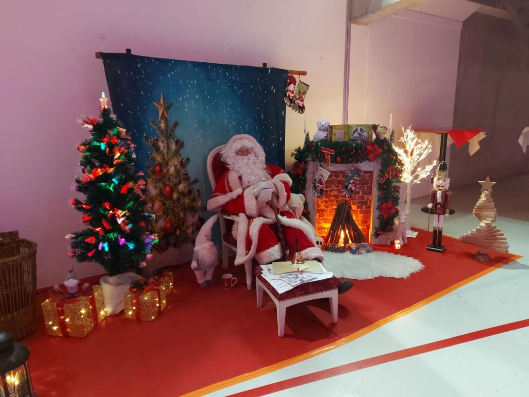 Père Noël Artiste en coulisse