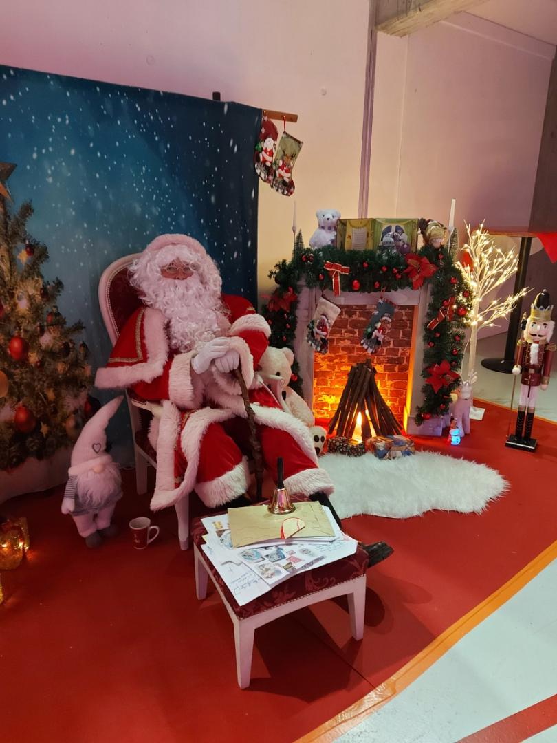 Père Noël Artiste en coulisse