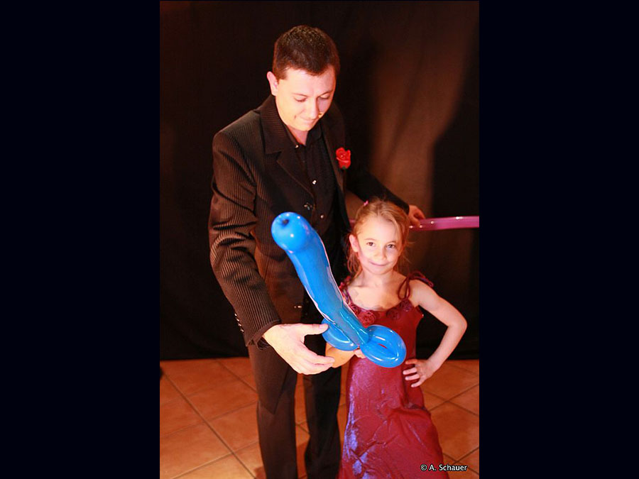 Animation structures en ballon enfant magie Artiste en coulisse