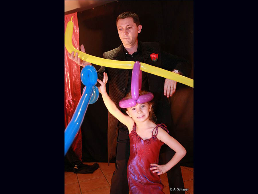 Animation structures en ballon enfant magie Artiste en coulisse